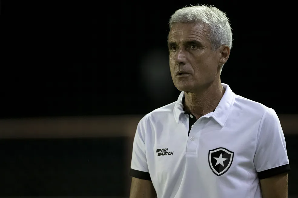 Técnico do Botafogo Luís Castro fala sobre a eliminação no Carioca