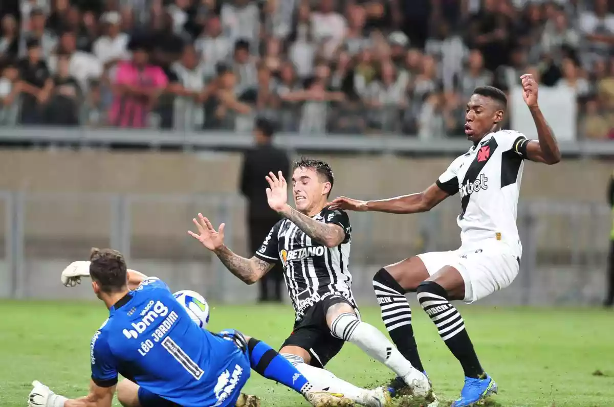 Quem foi o goleiro mais defesas na estreia do Brasileirão