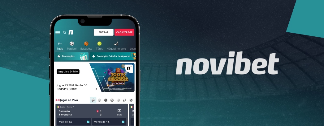 imagem mostra smartphone na página da Novibet e, ao lado, a logomarca da casa de apostas.