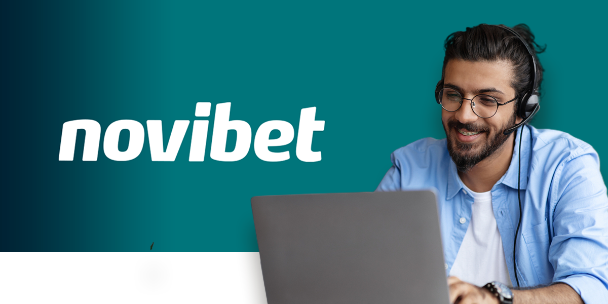 Imagem mostra atendente com notebook sorrindo ao lado da logomarca da Novibet
