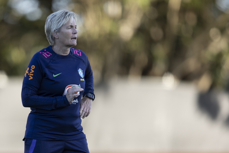 Lilie Persson, auxiliar de Pia Sundhage, avalia a preparação do Brasil para a Copa