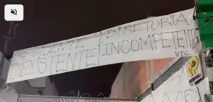 Faixa de protesto da torcida do Palmeiras no Allianz Parque