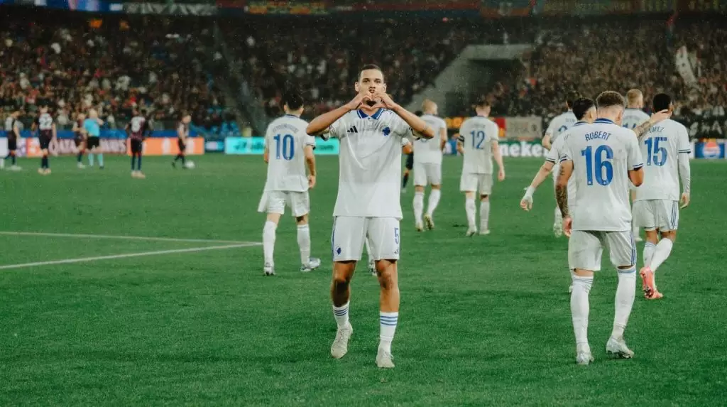 Brasileiro Gabriel Pereira marca gol decisivo e mantém Copenhagen vivo na Champions League