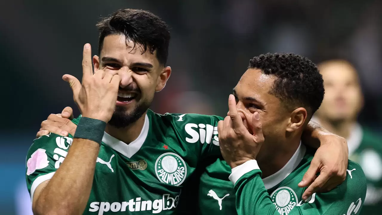 Flaco López e Vitor Roque, do Palmeiras, comemoram gol sobre o Vasco. Foto: Cesar Greco/Palmeiras