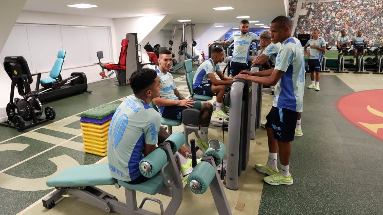 Giovani, Naves, Vanderlan, Bruno Tabata, Rafael Navarro e Jhonatan (da esquerda para a direita) durante reapresentação do elenco na Academia de Futebol. Foto: Cesar Greco/Palmeiras