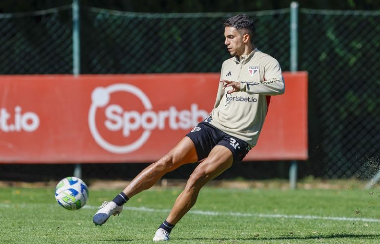 Raí Ramos durante treino no CT da Barra Funda.