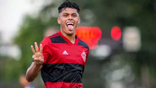 Mesmo com 18 anos, artilheiro sub-20 do Flamengo em 2022 não jogará Copinha 2023