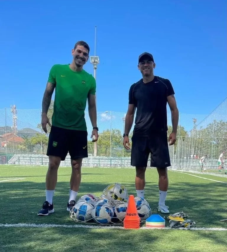 Nino treina com preparador Chico durante as férias