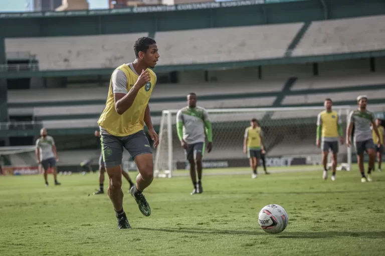 Zagueiro Thalisson Gabriel, do Coritiba. Foto: Guilherme Griebeler/Coritiba