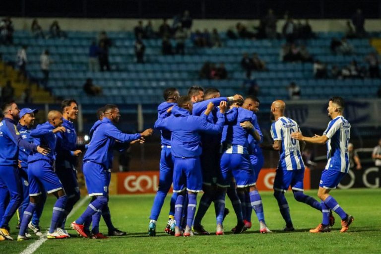 Avaí vence Ceará por 2 a 0, pela 37ª rodada do Campeonato Brasileiro da Série A.