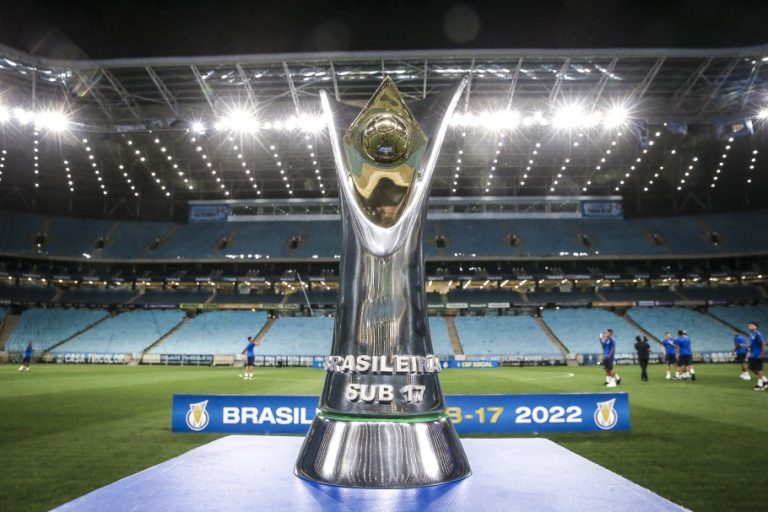 Troféu do Brasileirão Sub-17. Foto: Fernando Alves/CBF