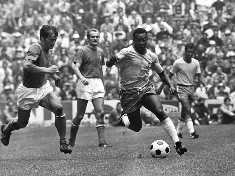 Pelé receberá homenagens na Inglaterra.