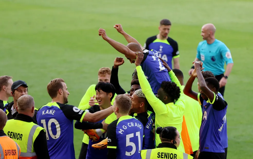 Com gol marcado na última partida, Lucas Moura se despediu do Tottenham — Foto: Reuters