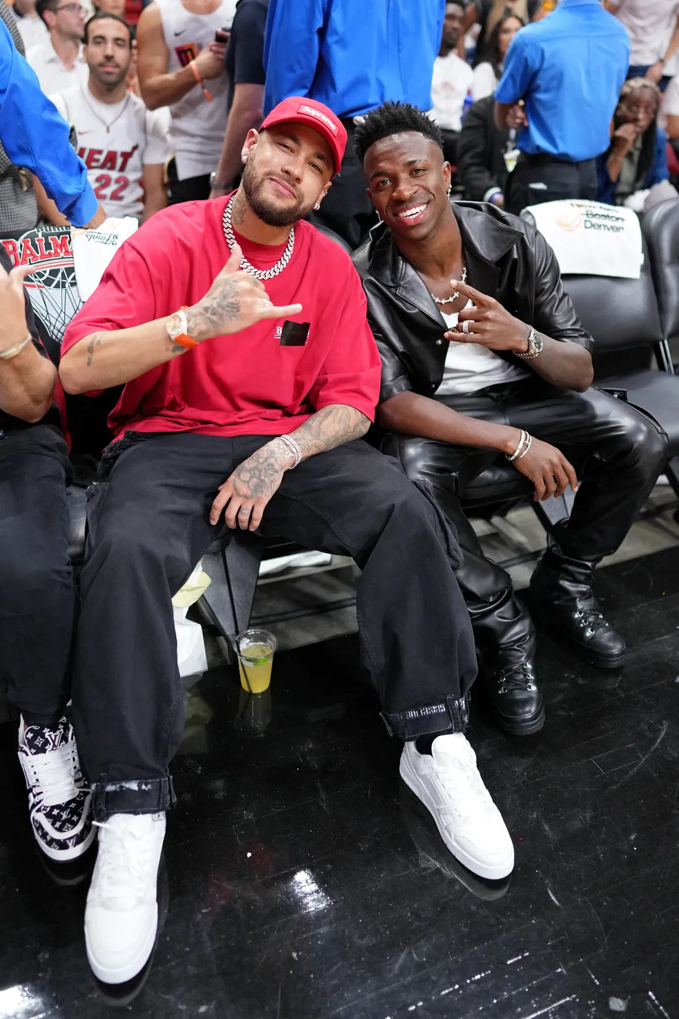 Neymar e Vini Jr nas finais da NBA — Foto: Kyle Terada-USA TODAY Sports
