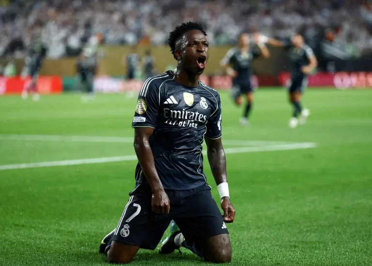Vini Jr em campo pelo Rela Madrid na Copa do Mundo de Clubes 2025