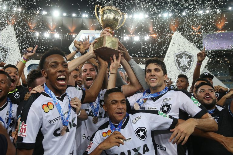 Jogadores do Botafogo comemoram o título do Campeonato Carioca de 2018