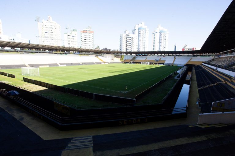 Estádio Heriberto Hulse, em Santa Catarina. (Foto: Eduardo Valente / Alamy Stock Photo)