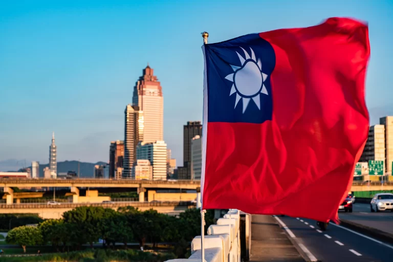 Bandeira de Taiwan em Taipei, capital do país. Foto: JHENG YAO LIN/Alamy Stock Photo