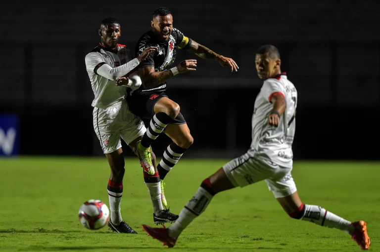 Vasco 0 x 3 Vitória, 35ª rodada da Série B 2021. Foto: Thiago Ribeiro/ AGIF/Sipa USA/Alamy Live News