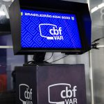 Monitor do VAR da Série A do Campeonato Brasileiro 2021. Foto: Gil Gomes/AGIF/Sipa USA/Alamy Live News