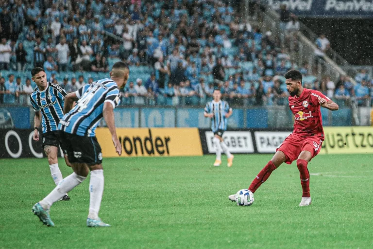 Grêmio 3 x 3 Red Bull Bragantino, 4ª rodada do Brasileirão 2023. Foto: Matheus Pe/TheNEWS2/ZUMA Press Wire/Alamy Stock Photo