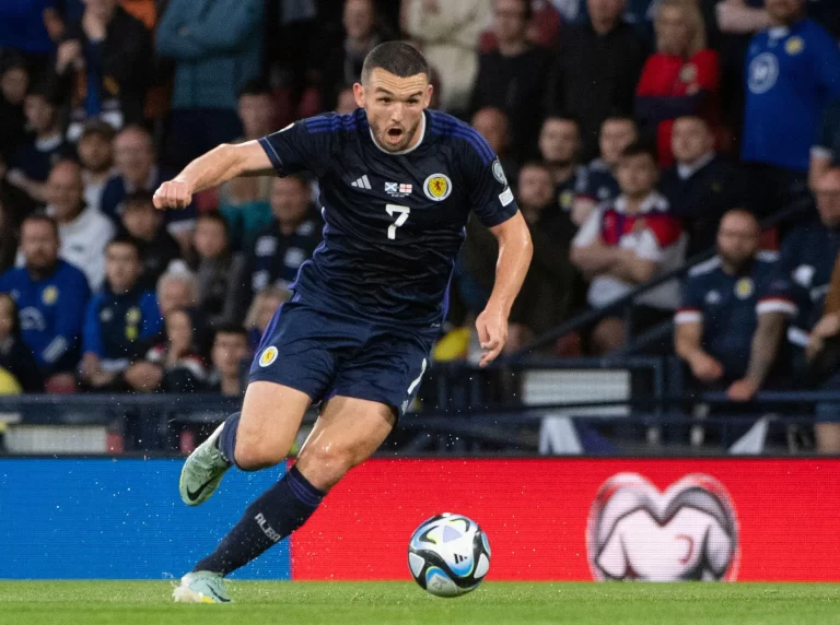 John McGinn, meio-campista da Escócia e Aston Villa. Foto: Ian Jacobs/MB Media/Alamy Live News