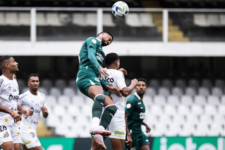 Santos 4 x 3 Goiás, 14ª rodada do Brasileirão 2023. Foto: Abner Dourado/AGIF/Sipa USA/Alamy Live News