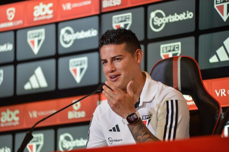 Apresentação de James Rodríguez no São Paulo. Foto: Eduardo Carmim / Alamy Stock Photo