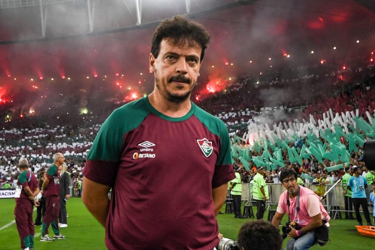 Fernando Diniz não é mais técnico do Fluminense. (Foto: Divulgação / Alamy)