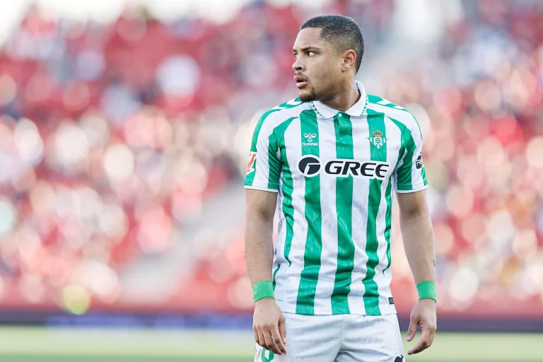 Vitor Roque no Real Betis. Foto: Mutsu Kawamori/AFLO/Alamy Stock Photo