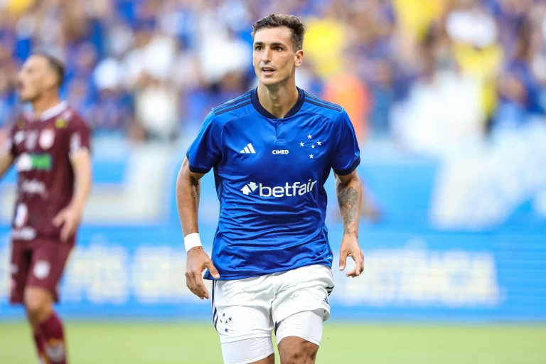 Juan Dinenno, do Cruzeiro. Foto: Gilson Lobo/AGIF/Sipa USA/Alamy Live News