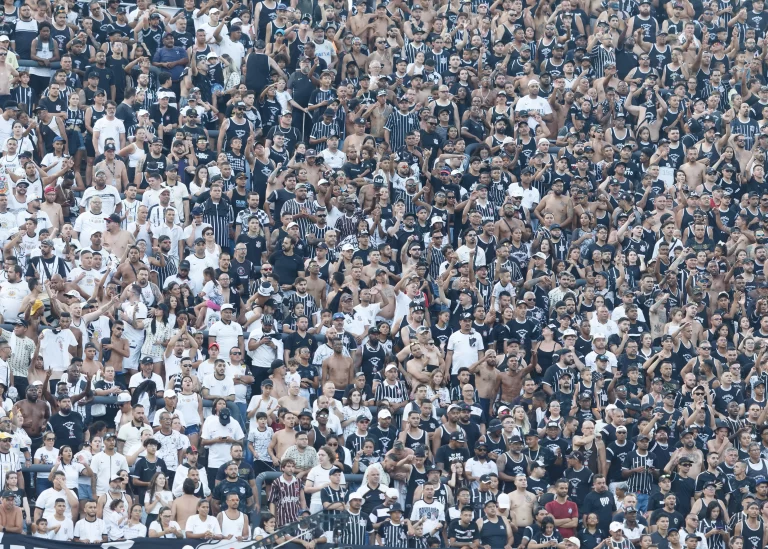 Torcida do Corinthians. Foto: Vilmar Bannach/Alamy Stock Photo