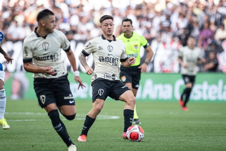 Time do Corinthians durante jogo contra o Santo André, no Paulistão 2024. Foto: Ronaldo Barreto/TheNEWS2/ ZUMA Press, Inc./Alamy Stock Photo