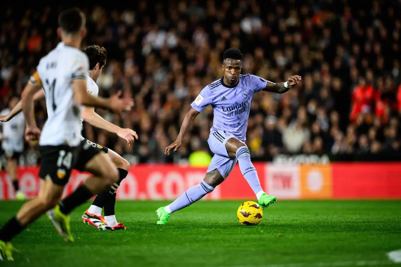 Vini Jr jogando pelo Real Madrid