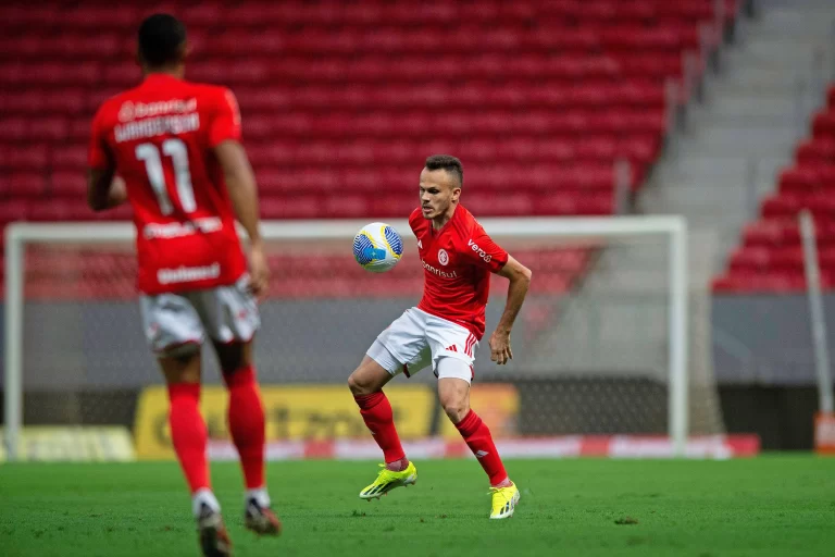 Renê, lateral do Internacional. Foto: Max Peixoto/DiaEsportivo/Alamy Live News