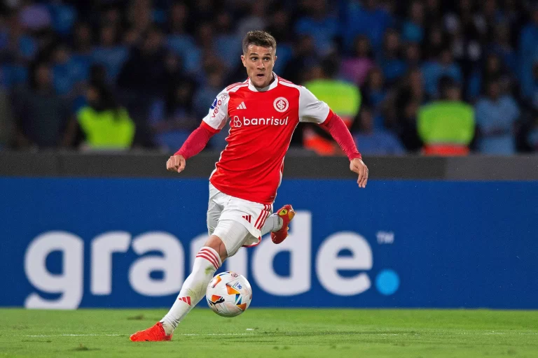 Fabricio Bustos, lateral-direito do Internacional. Foto: Action Plus Sports Images/Alamy Stock Photo