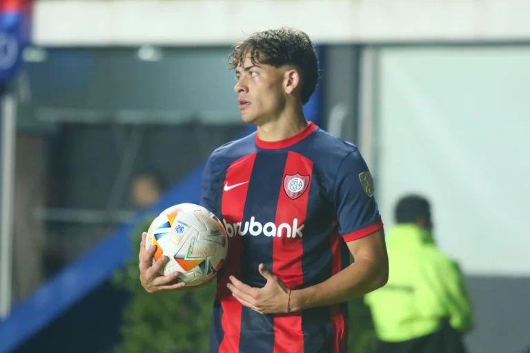 Agustín Giay, jogador do San Lorenzo. Foto: Néstor J. Beremblum/Alamy Live News