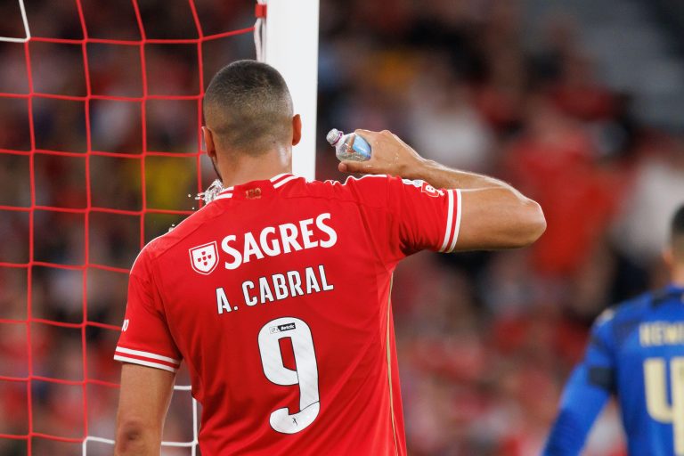 Corinthians intensifica negociações por Arthur Cabral, do Benfica. Foto: Maciej Rogowski / Alamy Stock Photo