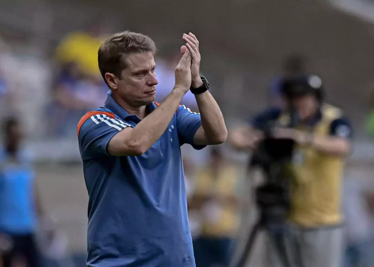 Fernando Seabra, técnico do Cruzeiro. Foto: Gledston Tavares/DiaEsportivo/Alamy Live News