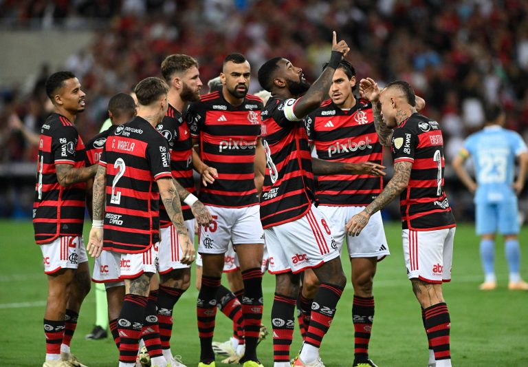 Jogadores do Flamengo comemoram gol diante do Bolívar, pela Libertadores