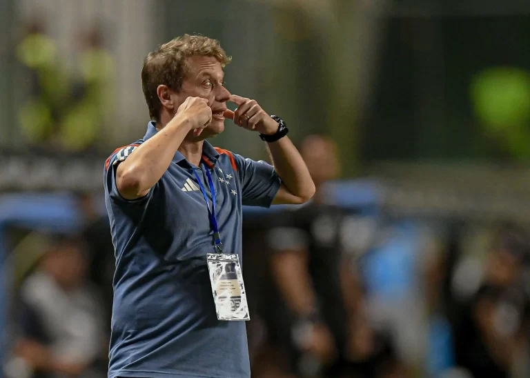 Fernando Seabra, técnico do Cruzeiro. Foto: Gledston Tavares/DiaEsportivo/Alamy Live News