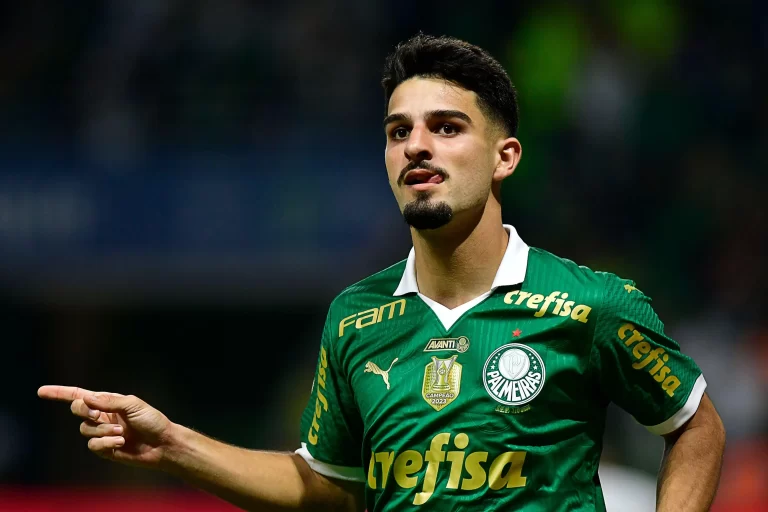 Flaco López, atacante do Palmeiras. Foto: Eduardo Carmim/Alamy Live News