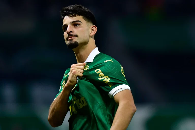 Flaco López, atacante do Palmeiras. Foto: Eduardo Carmim/Alamy Live News