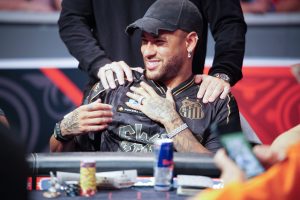 Neymar jogando pôquer