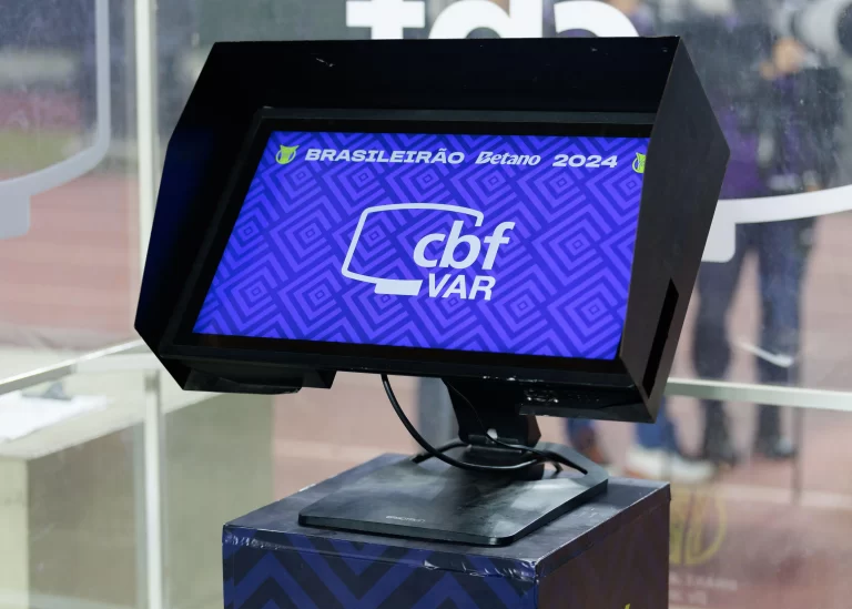 VAR da Série A do Brasileirão 2024. Foto: Vilmar Bannach/Alamy Stock Photo