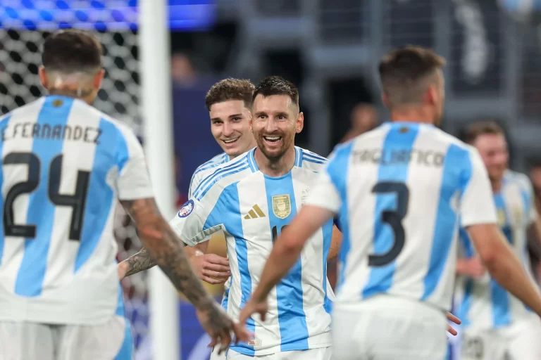 Messi e seleção argentina na Copa América 2024. Foto: Brazil Photo Press/Alamy Live News