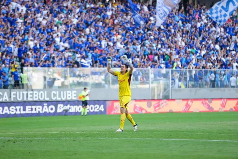 Cássio durante jogo do Cruzeiro no Independência, Brasileirão 2024. Foto: Hugo Lopes/AGIF/Alamy Live News