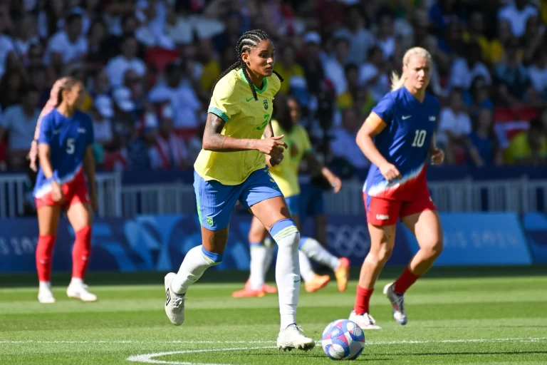 Tarciane, zagueira da seleção brasileira. Foto: Michael Baucher/Panoramic/DPPI Media/Alamy Live News