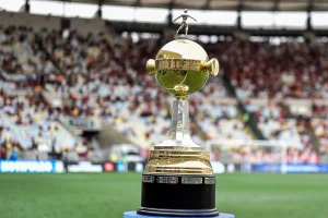 Taça da Libertadores Sub-20 no centro do estádio