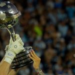 Troféu da Sul-Americana 2024. Foto: PHOTOxPHOTO/Alamy Stock Photo